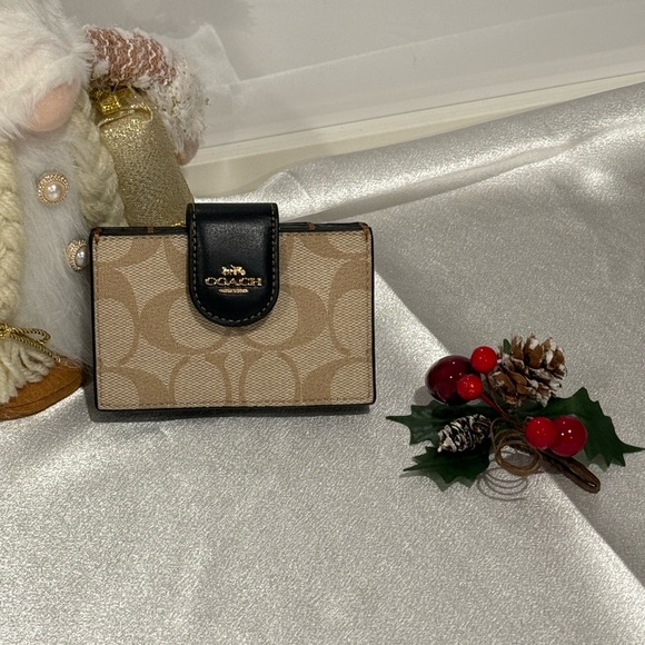 Coach Signature Accordian Card Case-Liht Khaki-Brown. CC846 - Picture 1 of 10